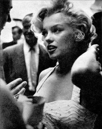 Marilyn Monroe - whitedressmm.jpg