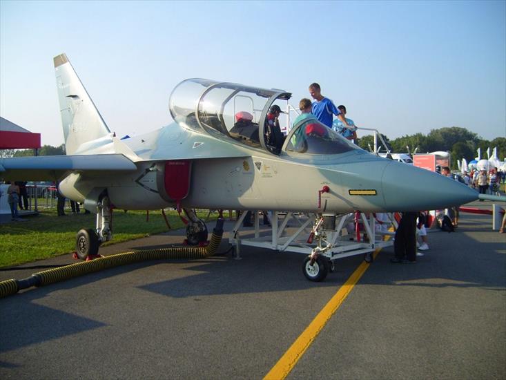 Aermacchi - Aermachi M-346 Walk Around.jpg